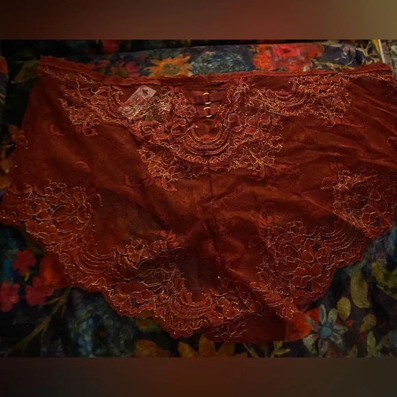 Torrid 2 pair! Size 3 NWT Red lace panties lingerie open back lace detail 2 pair - Picture 6 of 11
